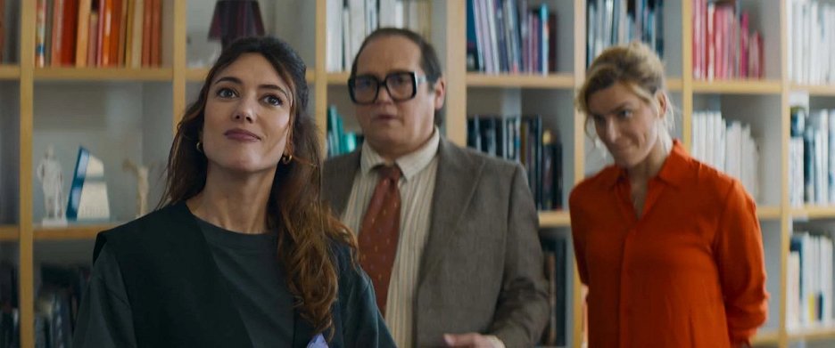 Láska, neblázni!
(2025)