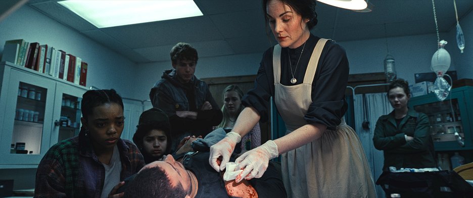 Pozor! Kŕmenie detí zakázané
(2025)