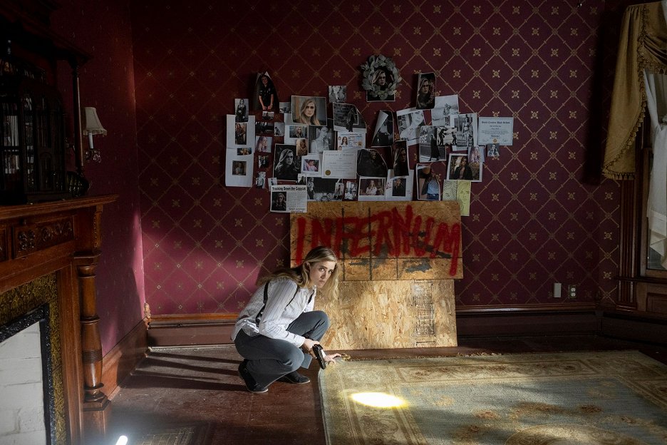 V zajatí mysle
(2023)